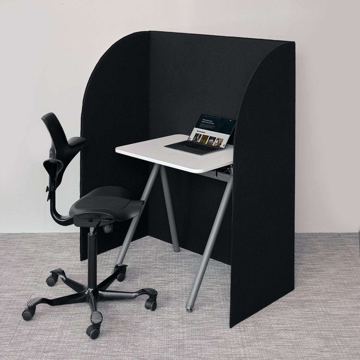Black Easy School foldable floor screen around a desk with an office chair