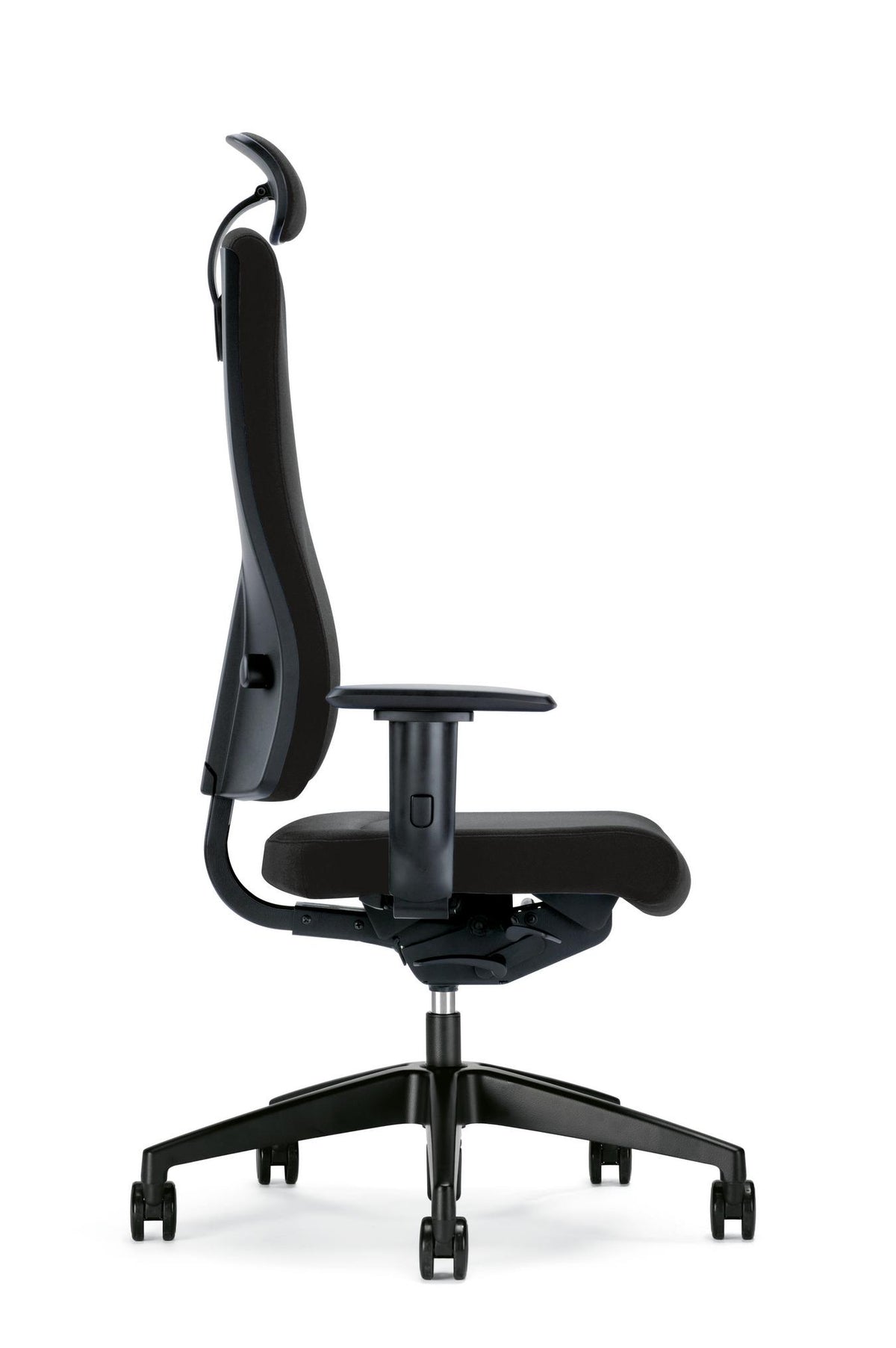 Goal office chair in black seen from the front, showing the headrest