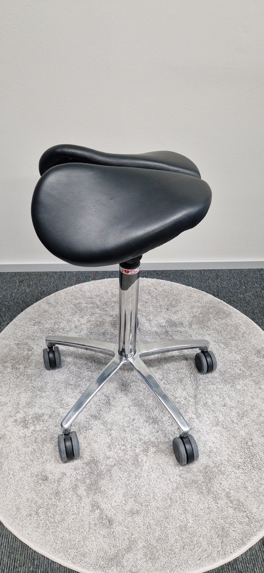 Outlet - Small SwingFit saddle chair - ex-demo