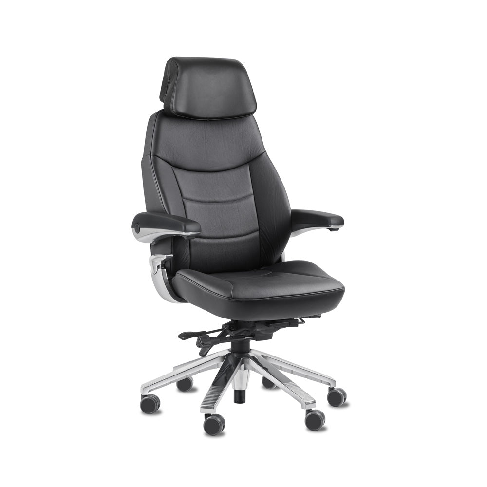 Svenstol S5 24/7 leather chair seen at an angle from the front