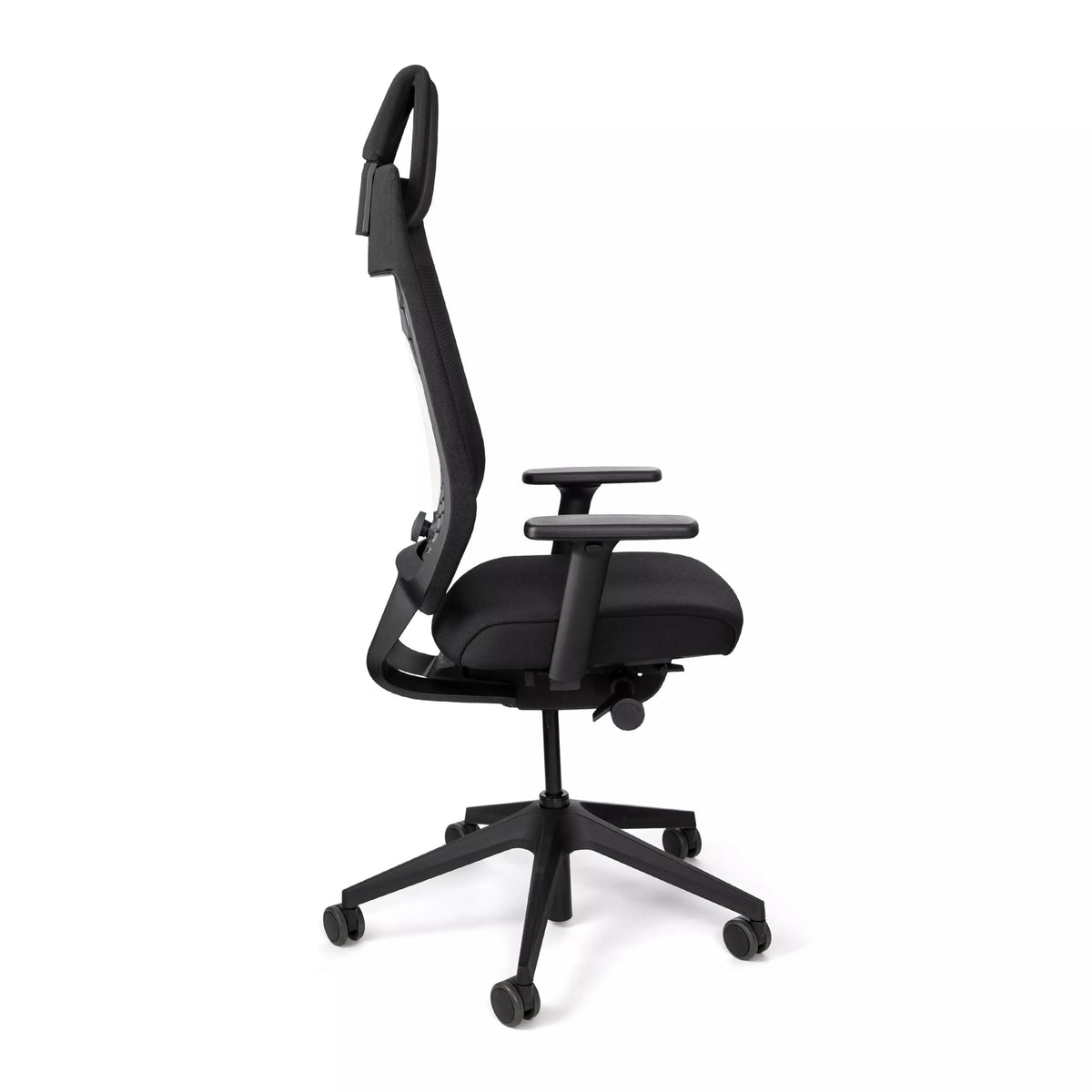 JOYCEis3 JC213 office chair seen at an angle from the front with armrests raised