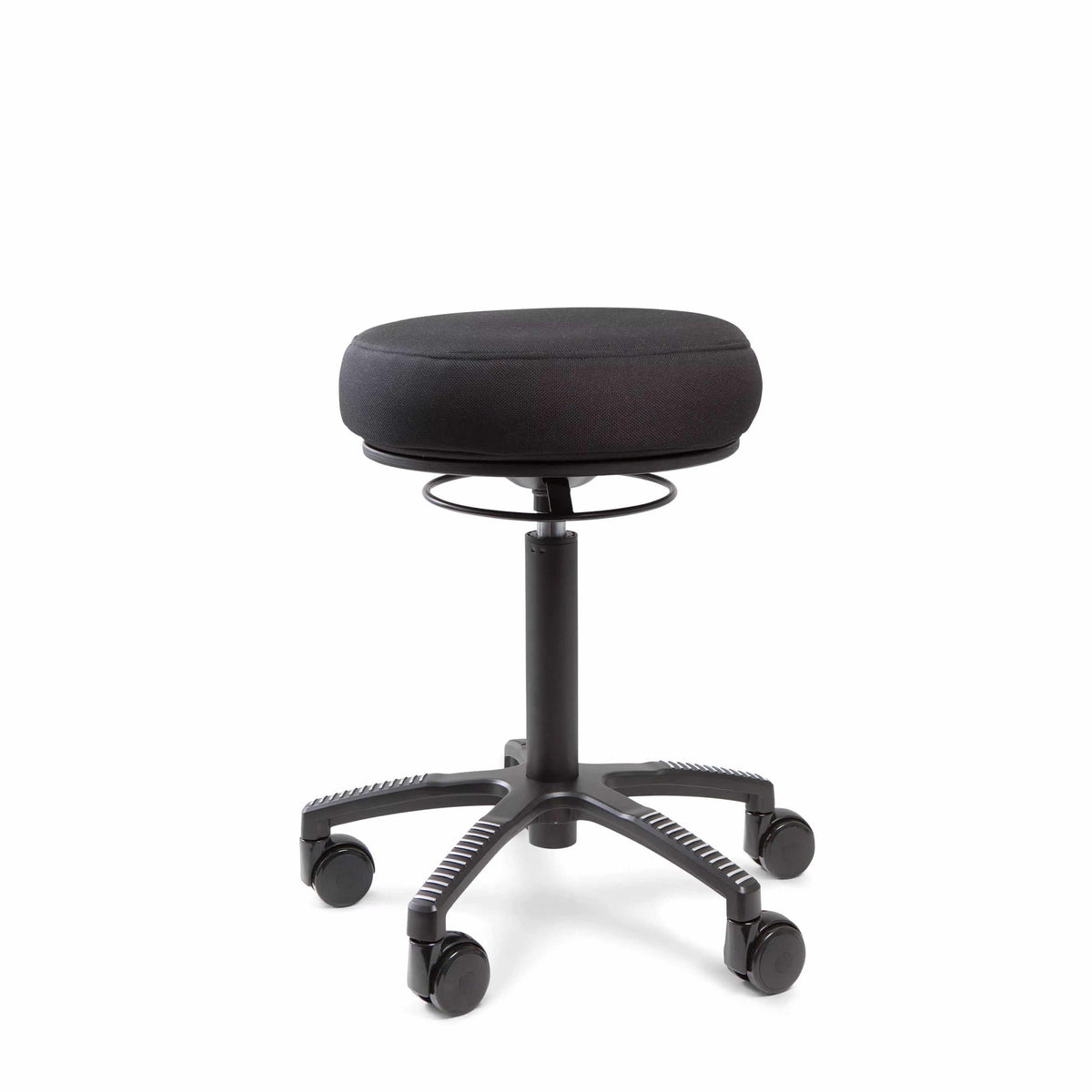 Hanna active chair in black with ActiSeat by ErgoFinland, featuring a 39 cm diameter seat for dynamic sitting.